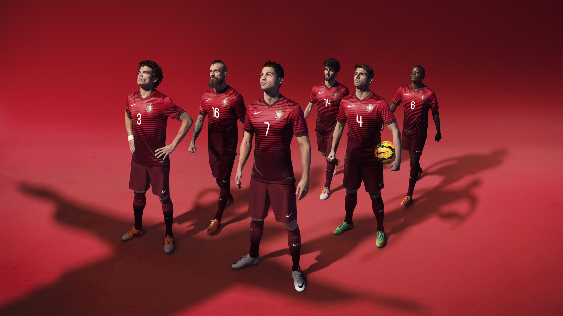 足球比赛球场配备新的灯光系统,提升观赛体验,足球场灯光高度要求