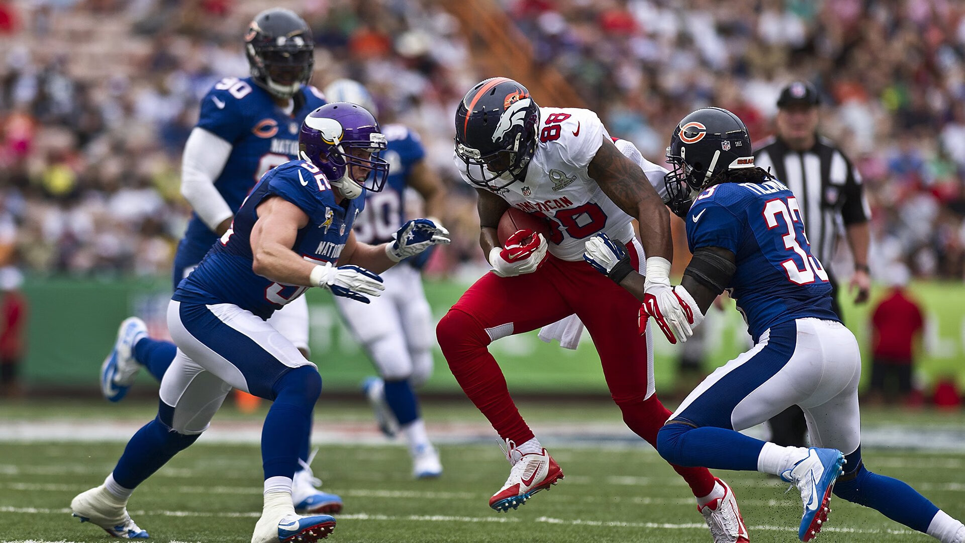 特色足球街区夜景设计融合灯光与科技,成为新晋城市名片,足球场夜间照明灯